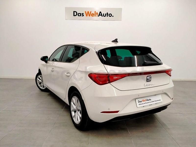 Usado Seat Leon Style 116 CV (85 kW) 2025 Blanco Berlina