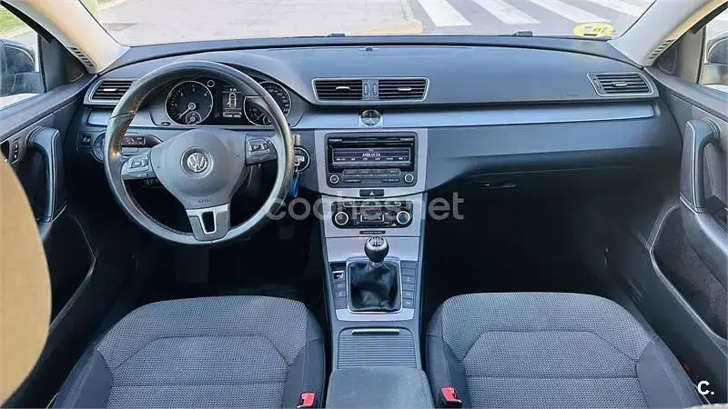 Usado VW Passat Edition 140 CV (102 kW) 2012 Marrón Berlina