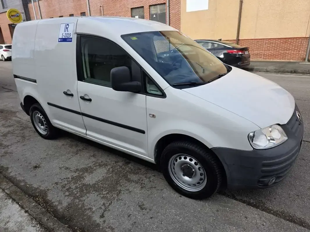 Usado VW Caddy 105 CV (77 kW) 2010 Blanco Monovolumen