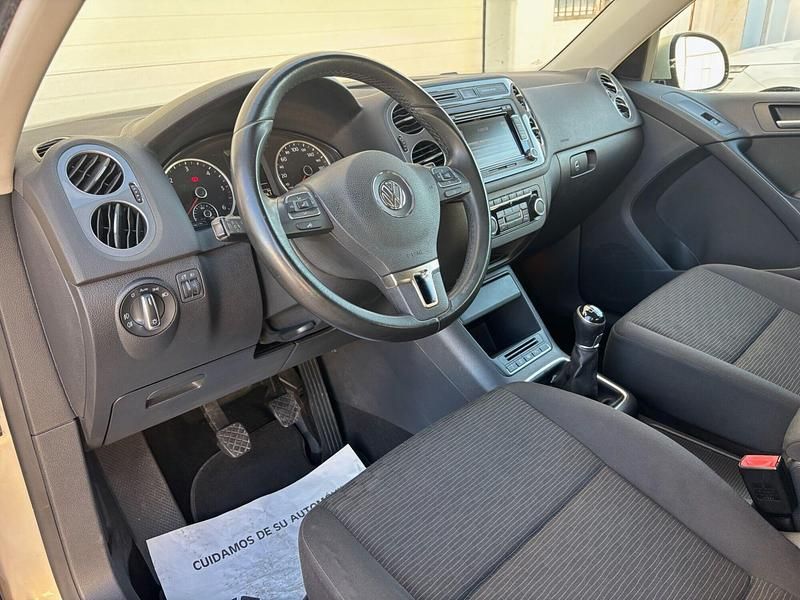 Usado VW Tiguan 110 HP (80 kW) 2014 Cinzento SUV