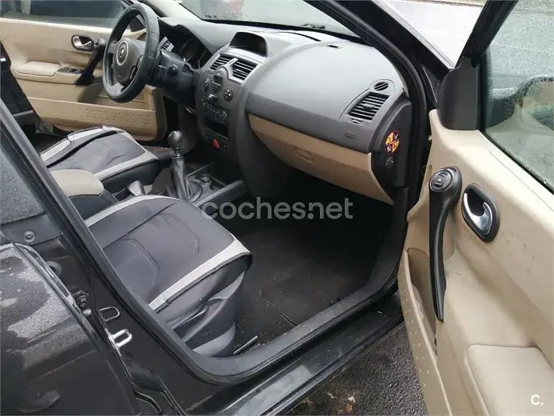 Usado Renault Mégane Dynamique 105 CV (77 kW) 2007 Negro Berlina