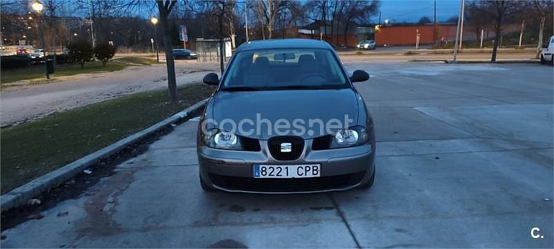 Usado Seat Ibiza Stella 100 CV (73 kW) 2003 Gris / plata Utilitario