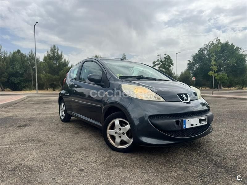 Gris / plata Usado 2007 Peugeot 107 Utilitario | 2490 € (Precio justo) - Imagen 1/4