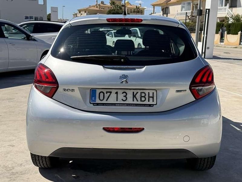Usado Peugeot 208 Style 110 CV (80 kW) 2017 Plateado Utilitario