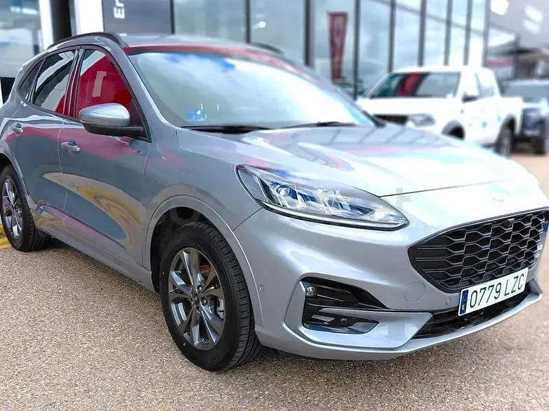 Usado Ford Kuga ST-Line 225 CV (165 kW) 2022 Gris / plata SUV