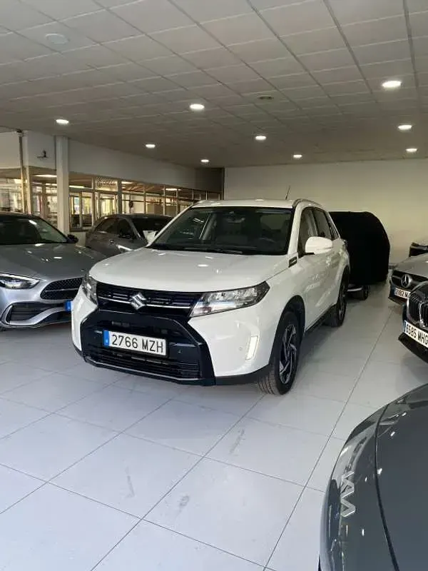 Usado Suzuki Vitara 102 CV (75 kW) 2025 Blanco SUV