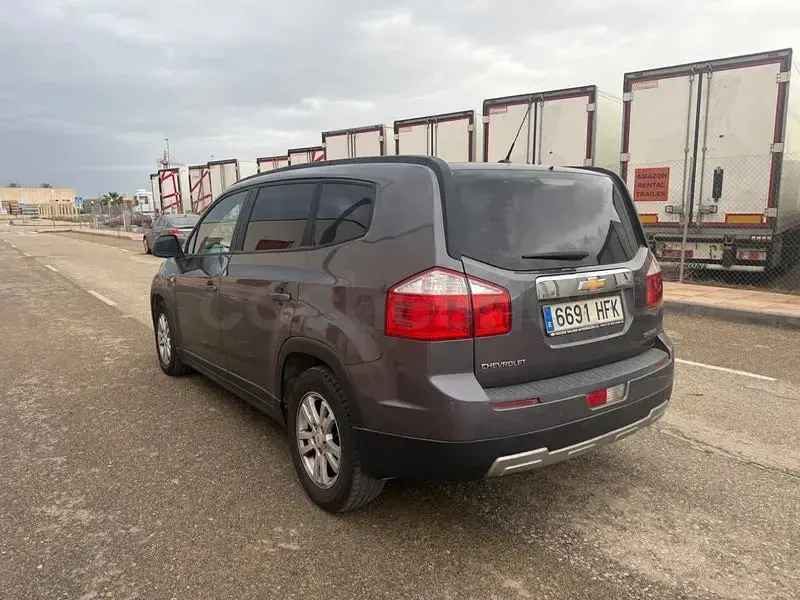 Usado Chevrolet Orlando LTZ 163 CV (119 kW) 2011 Gris / plata Monovolumen