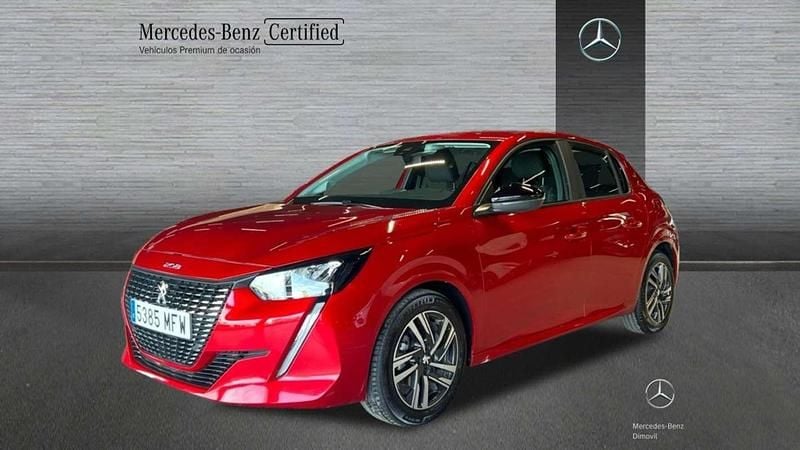 Usado Peugeot 208 Active 101 CV (74 kW) 2023 Rojo Utilitario