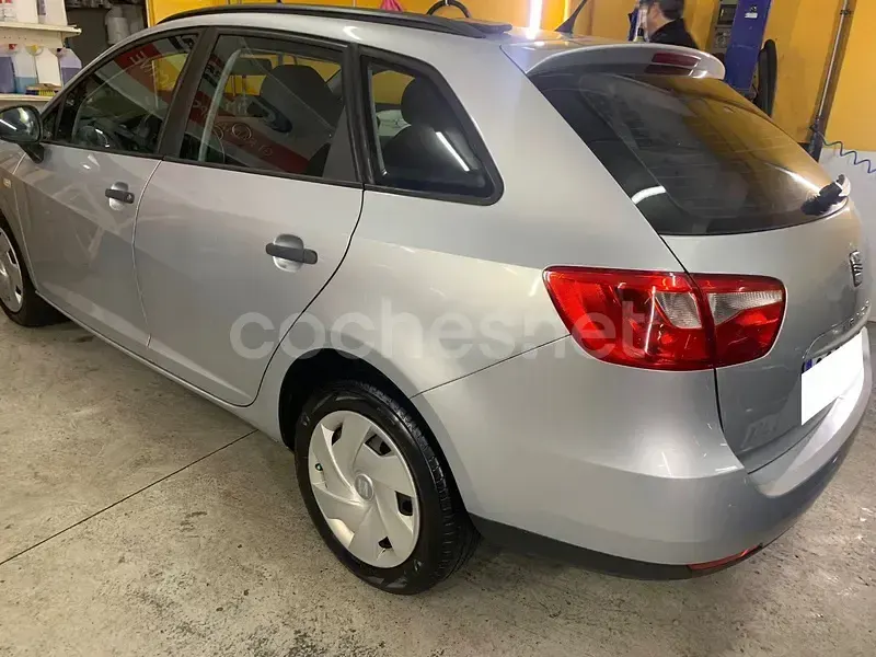 Usado Seat Ibiza ST Copa 90 CV (66 kW) 2011 Gris / plata Familiar