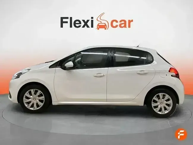 Usado Peugeot 208 Active 82 CV (60 kW) 2018 Blanco Utilitario