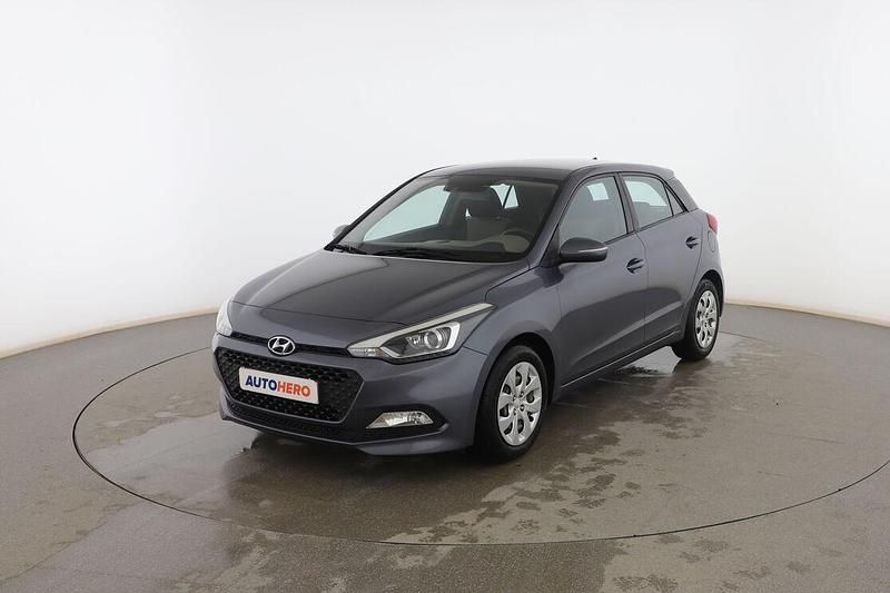 Usado Hyundai i20 85 CV (62 kW) 2018 Gris Berlina