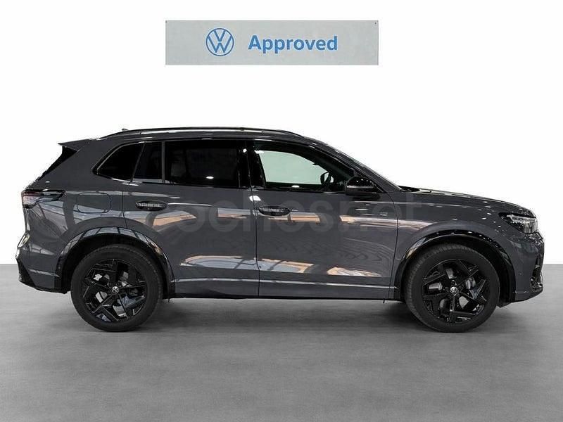 Usado VW Tiguan R-line 204 CV (150 kW) 2025 Gris / plata SUV