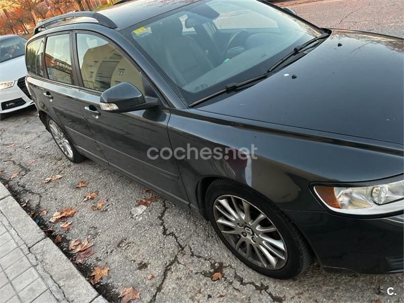 Usado Volvo V50 Momentum 109 CV (80 kW) 2010 Verde Familiar