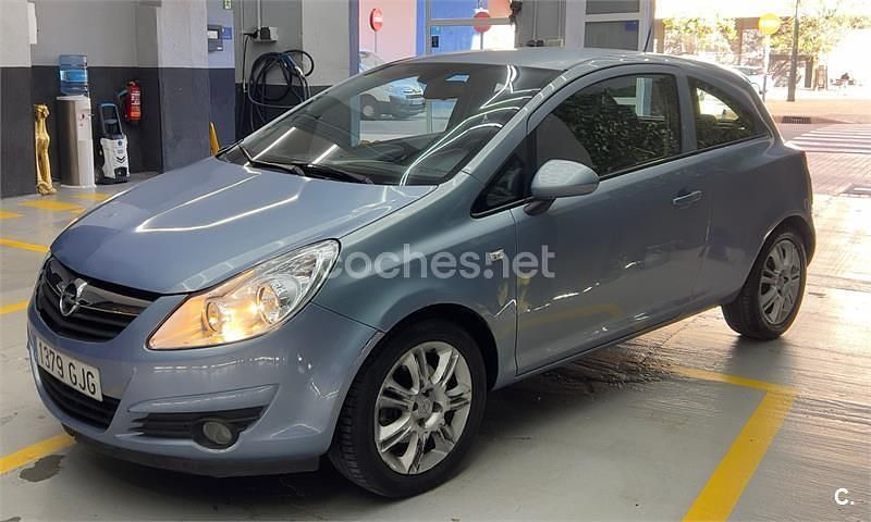 Gris / plata Usado 2008 Opel Corsa Sport Berlina | 2800 € (Precio justo) - Imagen 1/4