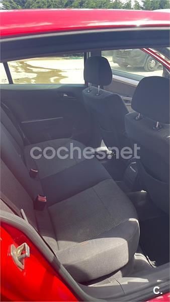 Usado Opel Astra Enjoy 100 CV (73 kW) 2007 Rojo Berlina