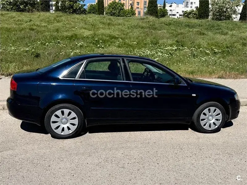 Usado Audi A4 140 CV (102 kW) 2007 Azul Berlina