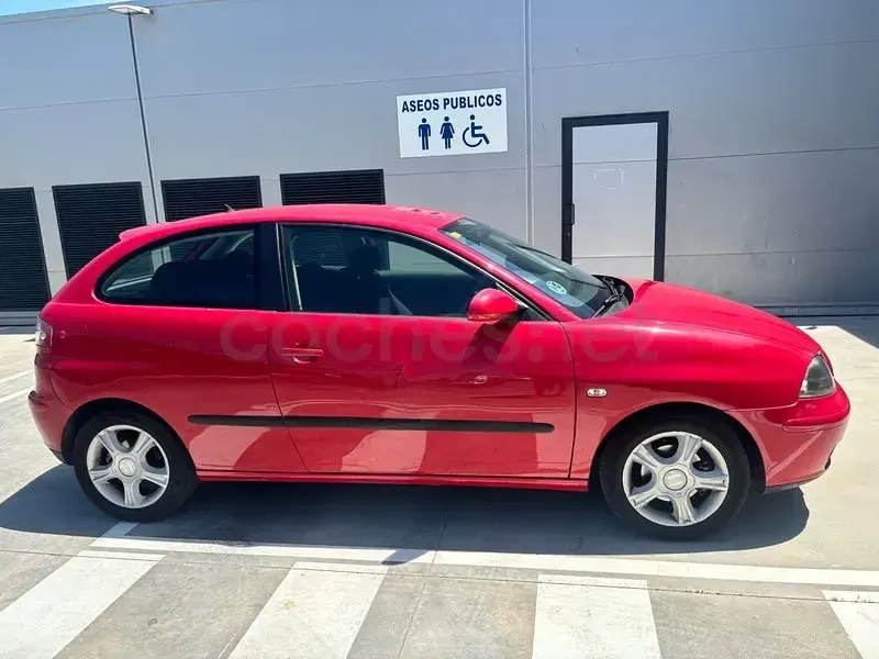 Käytetty Seat Ibiza Reference 100 HP (73 kW) 2005 Punainen Viistoperä