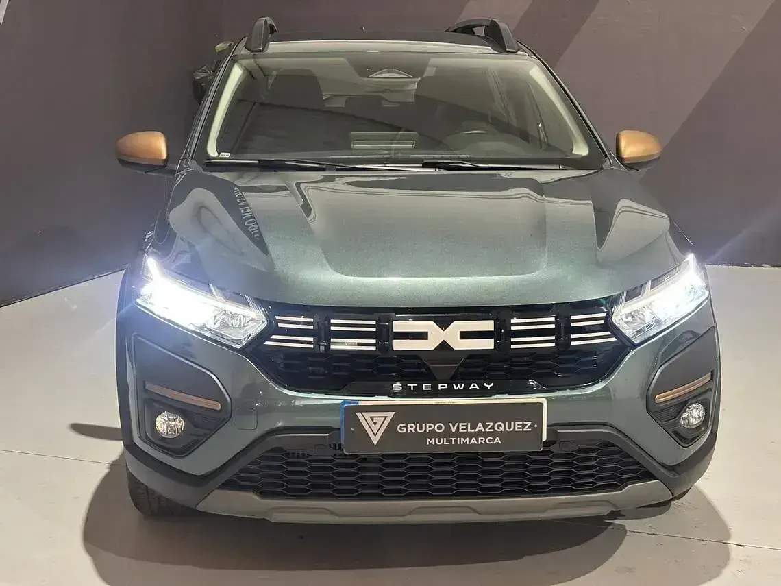 Usado Dacia Sandero Extreme 101 CV (74 kW) 2025 Verde Berlina