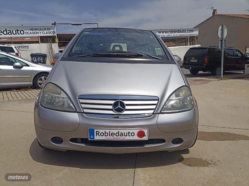 Usado Mercedes A170 Elegance 90 CV (66 kW) 2000 Gris Utilitario