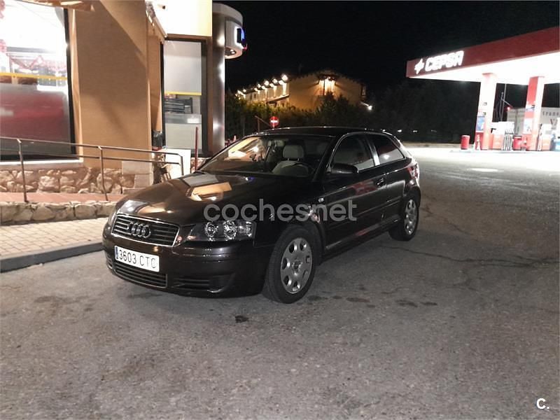 Gris / plata Usado 2004 Audi A3 Ambition Berlina | 4500 € (Precio justo) - Imagen 1/3