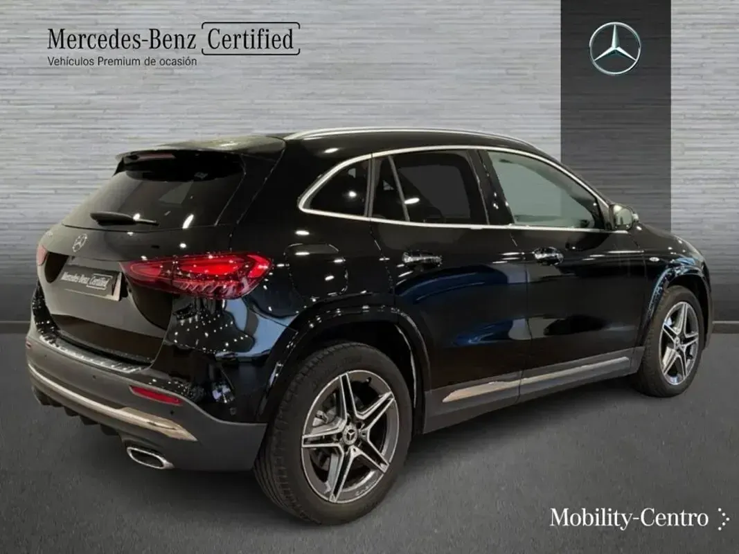 Usado Mercedes GLA250 163 CV (119 kW) 2025 Negro noche SUV