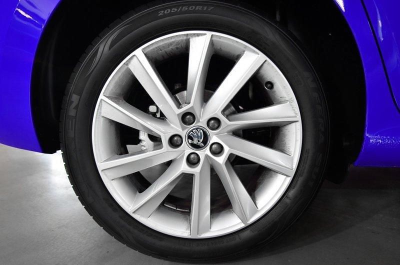 Usado Skoda Scala Ambition 110 CV (80 kW) 2023 Azul energy Utilitario