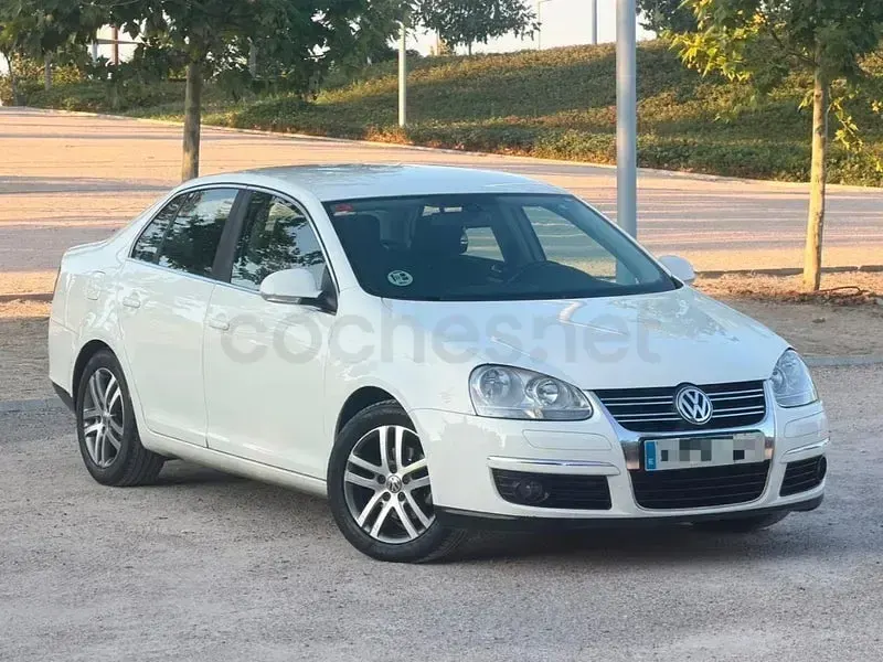 Usado VW Jetta Highline 105 CV (77 kW) 2008 Blanco Berlina
