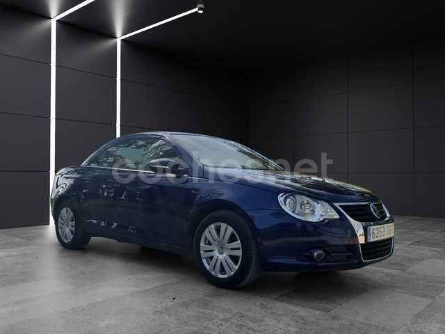Usado VW Eos 122 CV (89 kW) 2008 Azul Descapotable