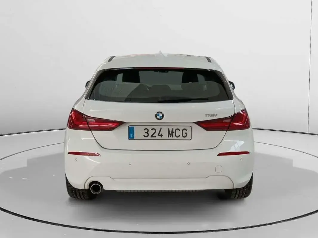 Usado BMW 118 Comfort Edition 140 CV (102 kW) 2022 Blanco Utilitario
