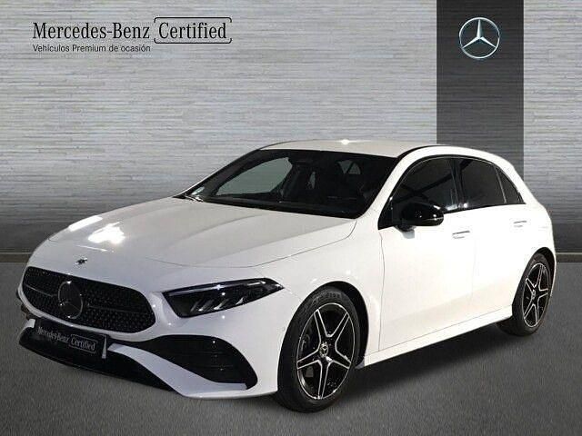 Usado Mercedes A180 AMG line 136 CV (100 kW) 2026 Blanco polar