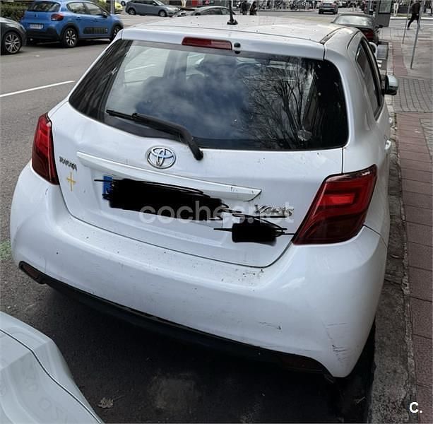 Usado Toyota Yaris Active 99 CV (72 kW) 2015 Blanco Berlina
