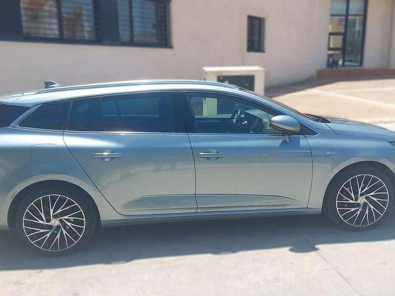 Usado Renault Mégane GrandTour Zen 116 CV (85 kW) 2021 Gris Familiar