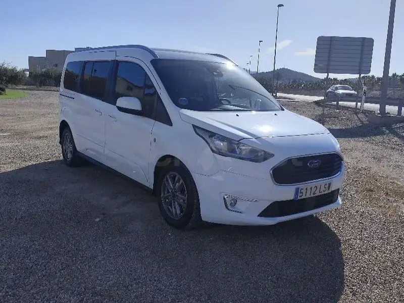 Usado Ford Tourneo Titanium 100 CV (73 kW) 2021 Blanco Monovolumen