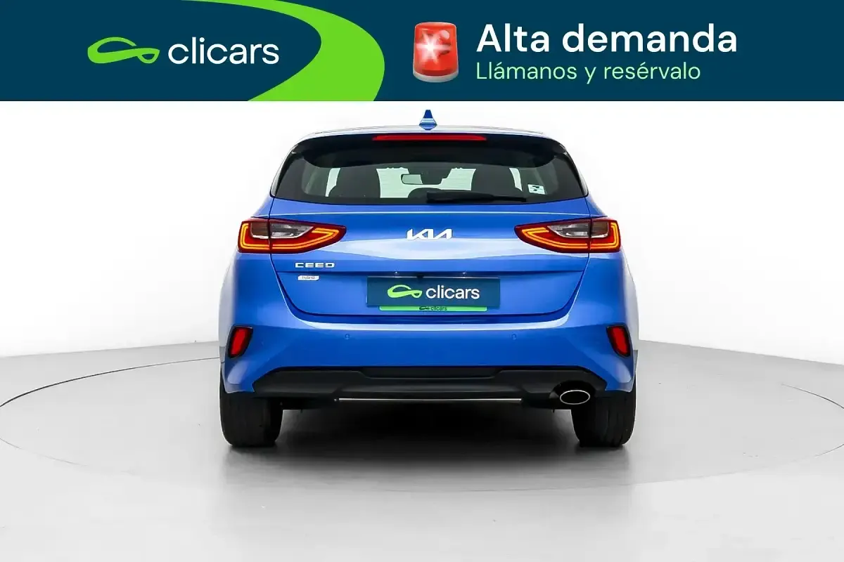 Usado Kia Ceed 100 CV (73 kW) 2024 Azul Utilitario