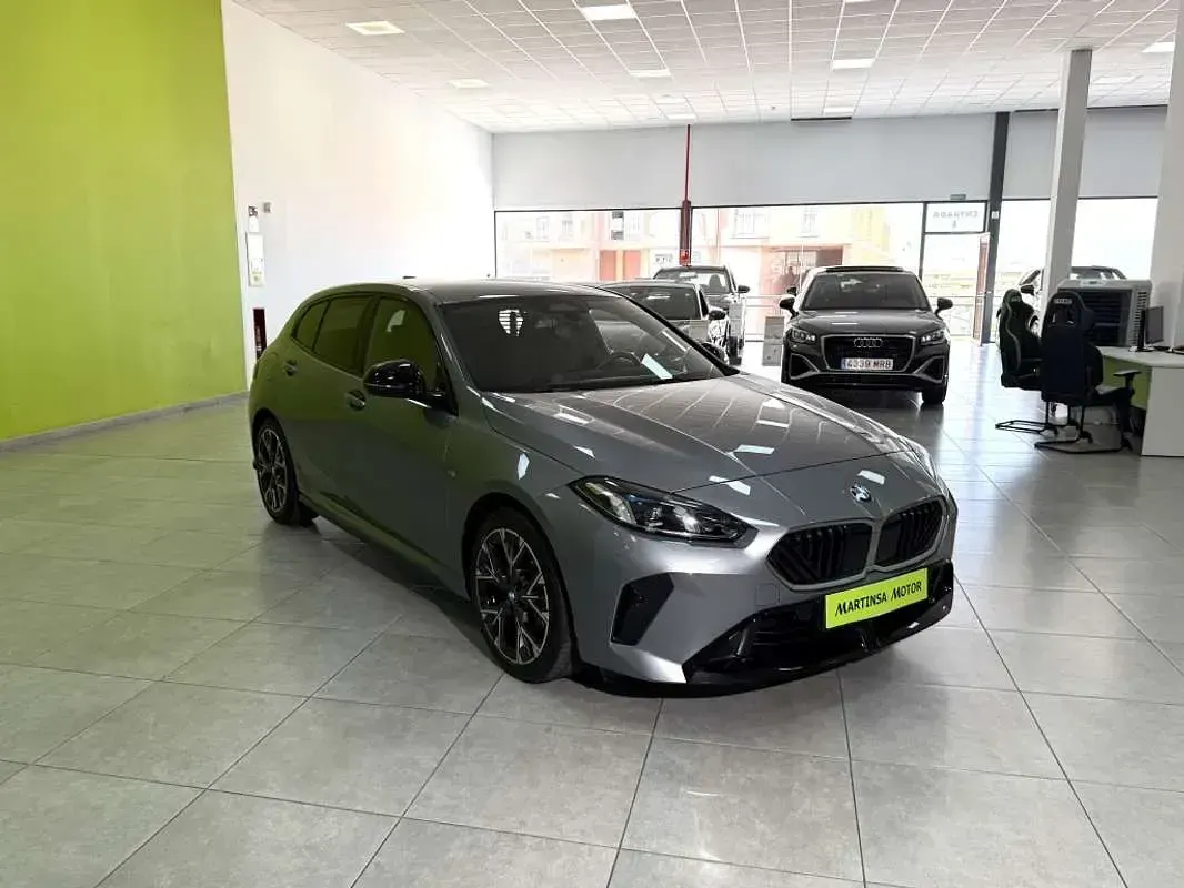 Usado BMW 120 M Sport 163 CV (119 kW) 2025 Gris Utilitario