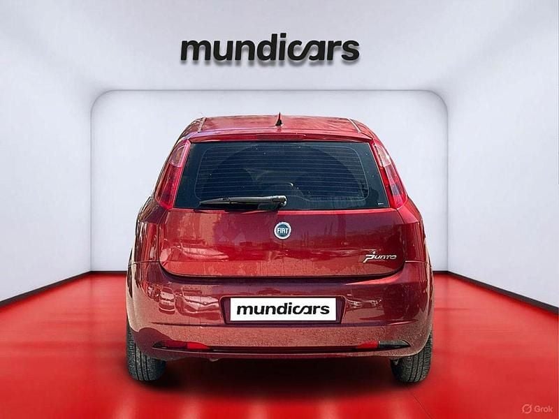Usado Fiat Grande Punto Dynamic 77 CV (56 kW) 2006 Rojo Utilitario