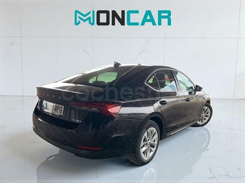 Usado Skoda Octavia Selection 150 CV (110 kW) 2024 Negro Berlina