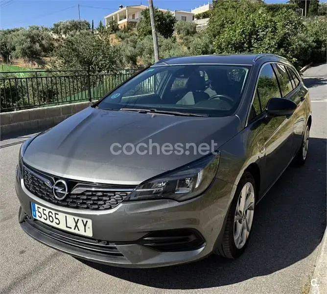 Usado Opel Astra Business 130 CV (95 kW) 2021 Gris / plata Familiar