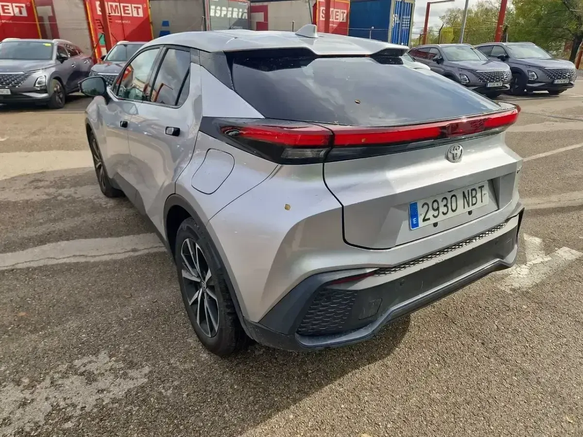 Usado Toyota C-HR Advance 140 CV (102 kW) 2025 Gris SUV