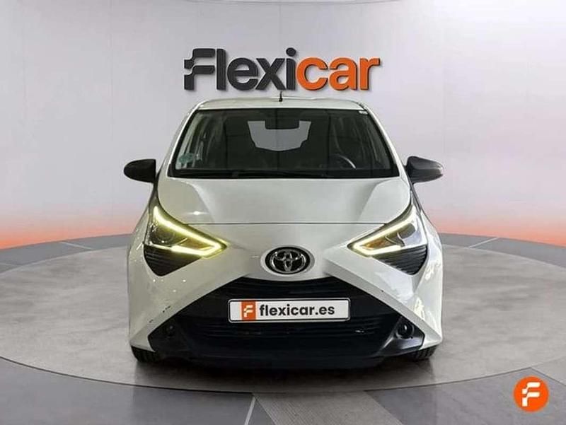 Begagnad Toyota Aygo X-play 72 HK (52 kW) 2022 Vit Halvkombi
