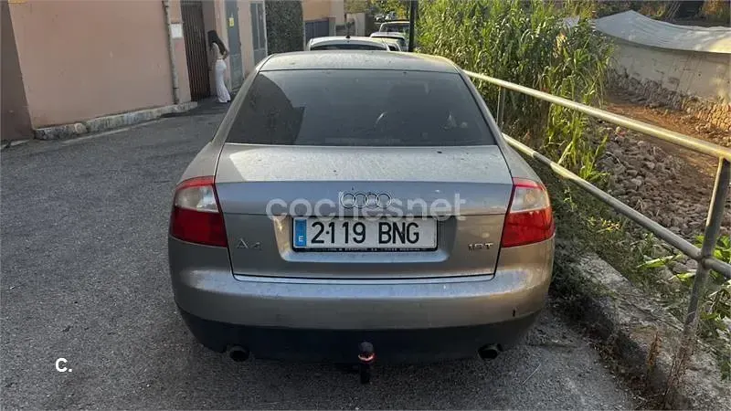 Usado Audi A4 150 CV (110 kW) 2001 Gris / plata Berlina