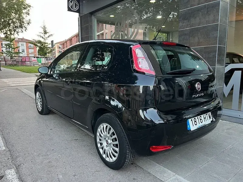 Usado Fiat Punto Easy 69 CV (50 kW) 2013 Negro Utilitario