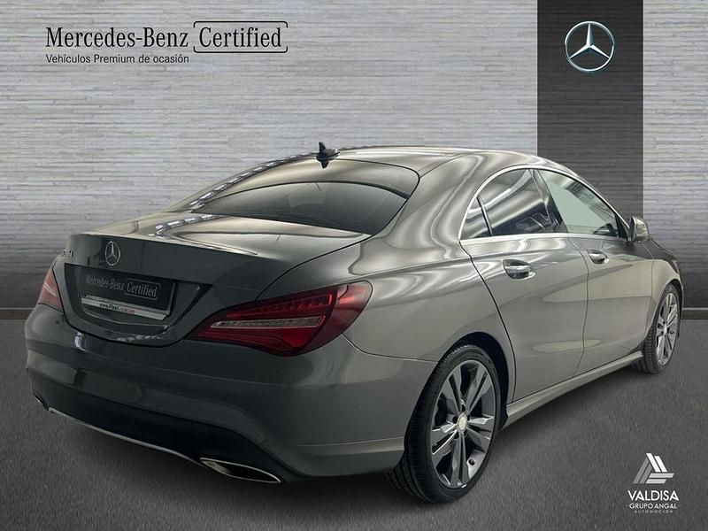 Usado Mercedes CLA200 Urban 136 CV (100 kW) 2017 Gris / plateado Berlina