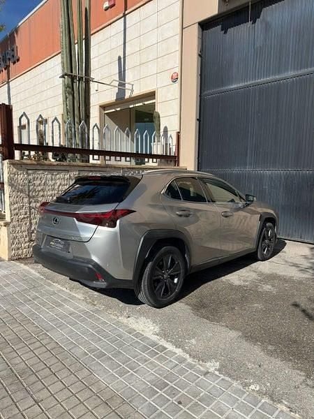 Usado Lexus UX 184 CV (135 kW) 2023 Gris / plata SUV