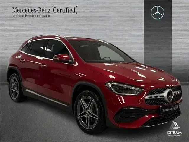 Usado Mercedes GLA250 218 CV (160 kW) 2023 Manufaktur rojo patagonia SUV