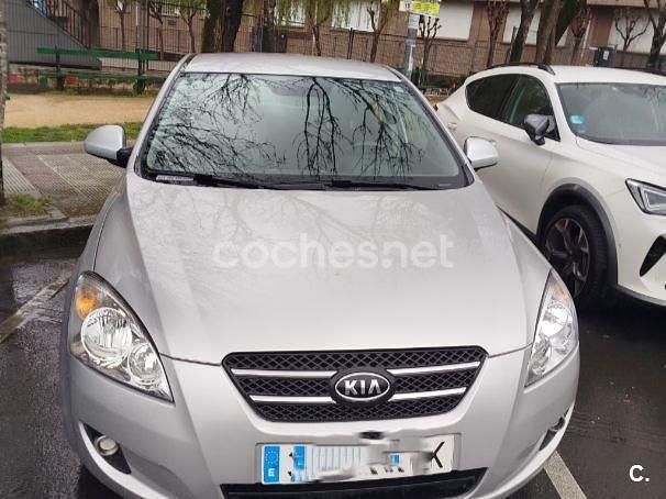 Usado Kia Ceed Active 122 CV (89 kW) 2007 Gris / plata Utilitario