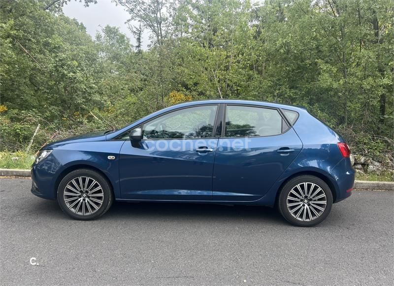 Usado Seat Ibiza CONNECT 90 CV (66 kW) 2015 Azul Berlina