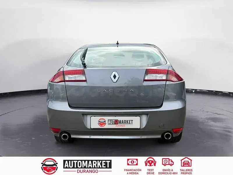 Usado Renault Laguna III Dynamique 130 CV (95 kW) 2011 Gris / plata Berlina