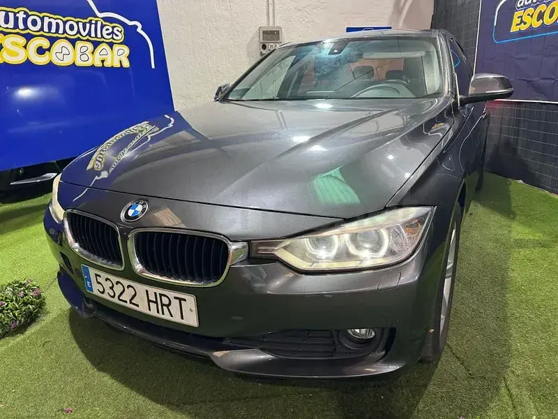 Usado BMW 318 Comfort Edition 143 CV (105 kW) 2013 Gris / plata Berlina
