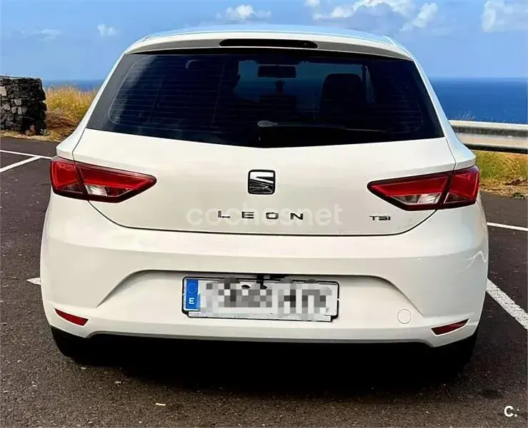 Usado Seat Leon Reference 105 CV (77 kW) 2014 Blanco Berlina